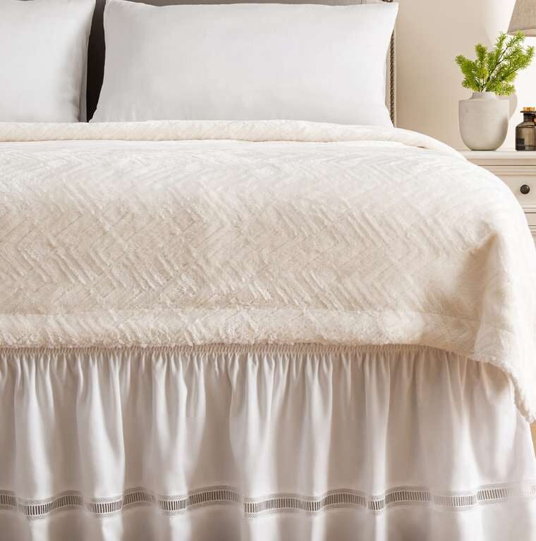 Bed skirts